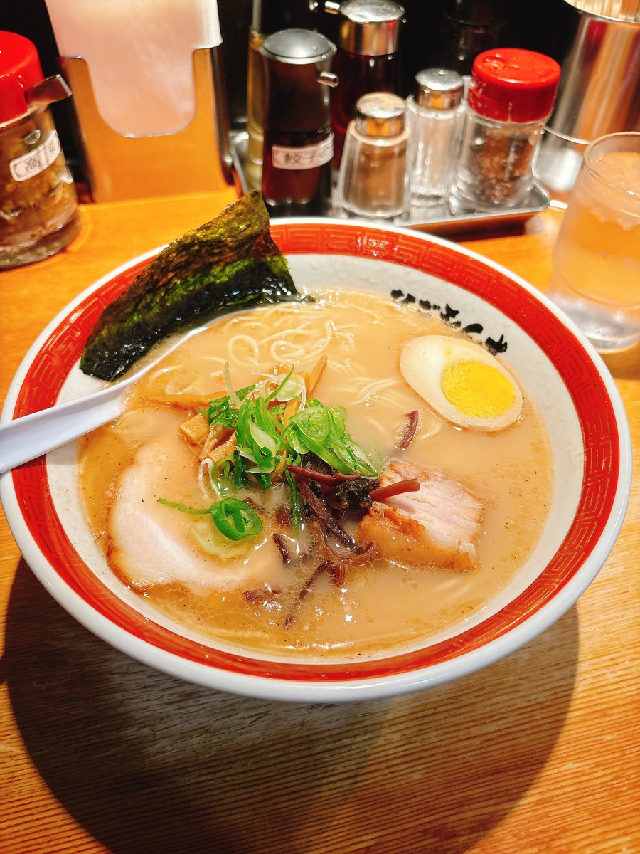 ひごもんずのラーメンを食べました！
両親おすすめのお店なのですが、人に勧めたくなる気持ちがとっても理解できるくらい美味しかったです(*´ч`*)

 #ラーメン  #ひごもんず