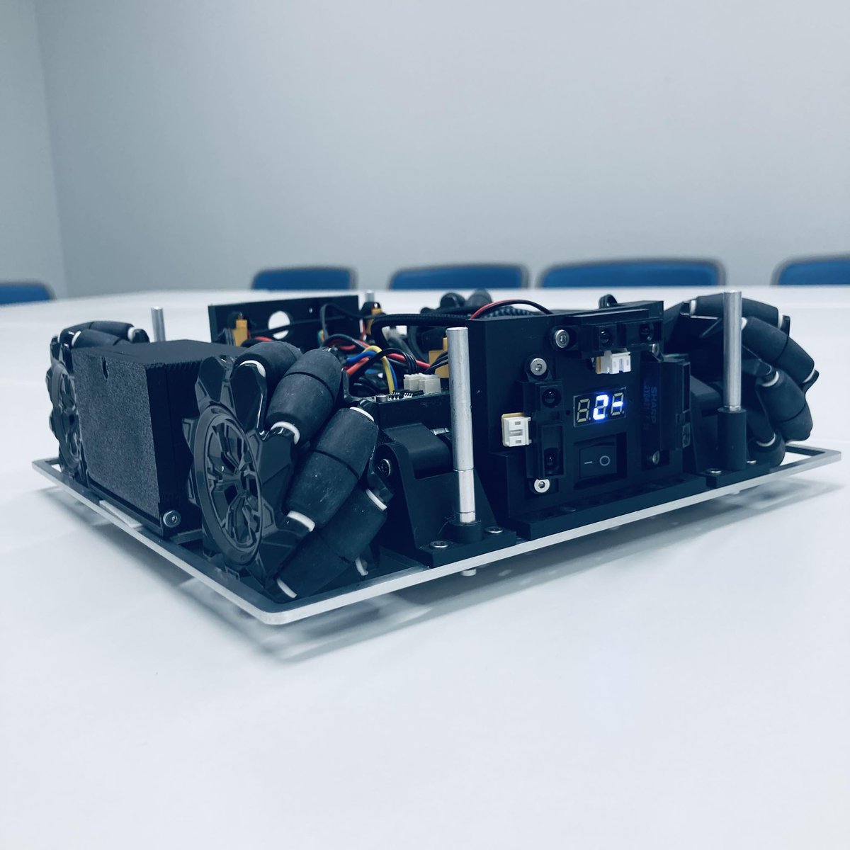 MicroMouse2011's tweet image. 新ロボ剣まであと３週間　やばやば
妄想の世界から現実の世界に戻って
まじめにやろう