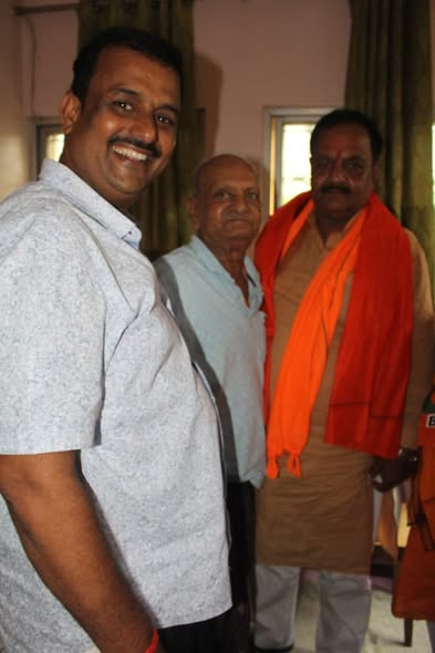 vinaybjpbihar's tweet photo. सोनपुर नगर पंचायत के वार्ड 17 में जनसंपर्क के दौरान जनता के अपार स्नेह और समर्थन का अनुभव मिला।
हर घर, हर व्यक्ति से संवाद कर उनकी समस्याओं और अपेक्षाओं को समझना और समाधान के लिए काम करने का संकल्प लिया।

#NDAforDevelopment #sonpurvidhansabha #VoteForNDA #VikasKaSankalp https://t.co/45eaWgC4Es