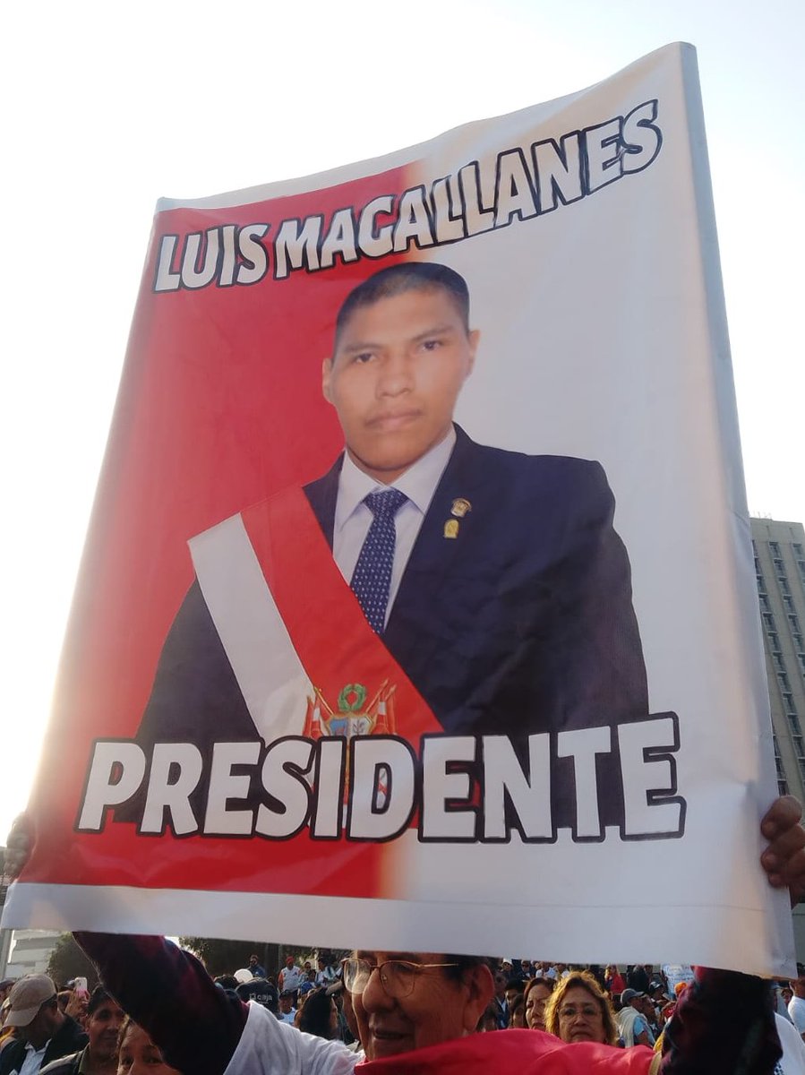 - ¿Qué tan estúpida puede llegar a ser la Derecha en tu País?
- Pues...