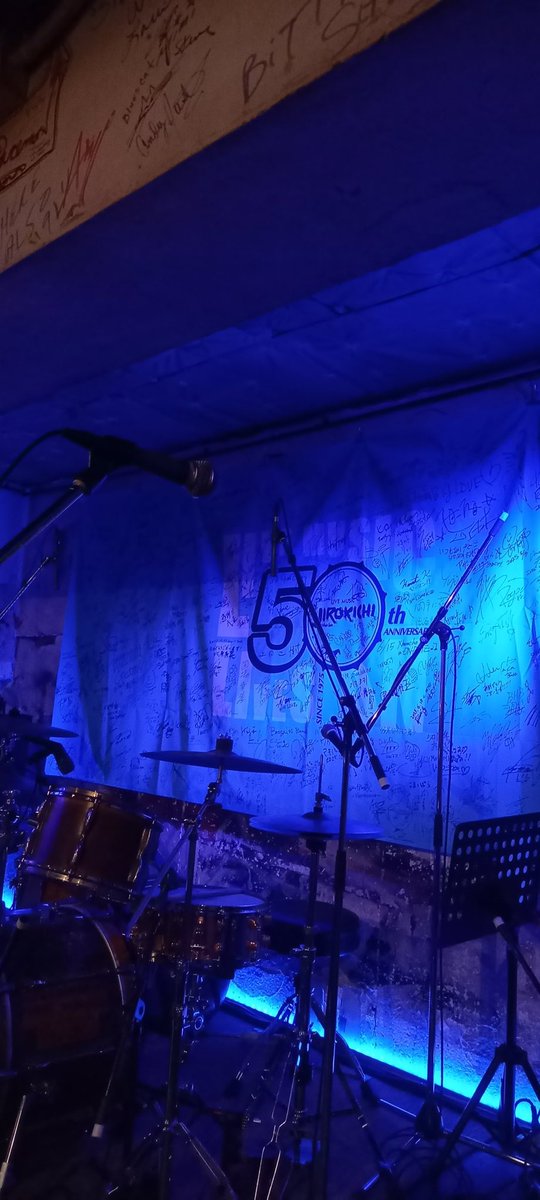 eye0706's tweet photo. 昨夜のライブ
JIROKICHI 50年
G.D.FLICKERS 40年
続けて行くことの熱意が感じられたライブでした🎵
今夜は40年目ラストライブ😊明日からの41年目に向けて楽しみます!
#GDFLICKERS https://t.co/T0mcHz3lIM