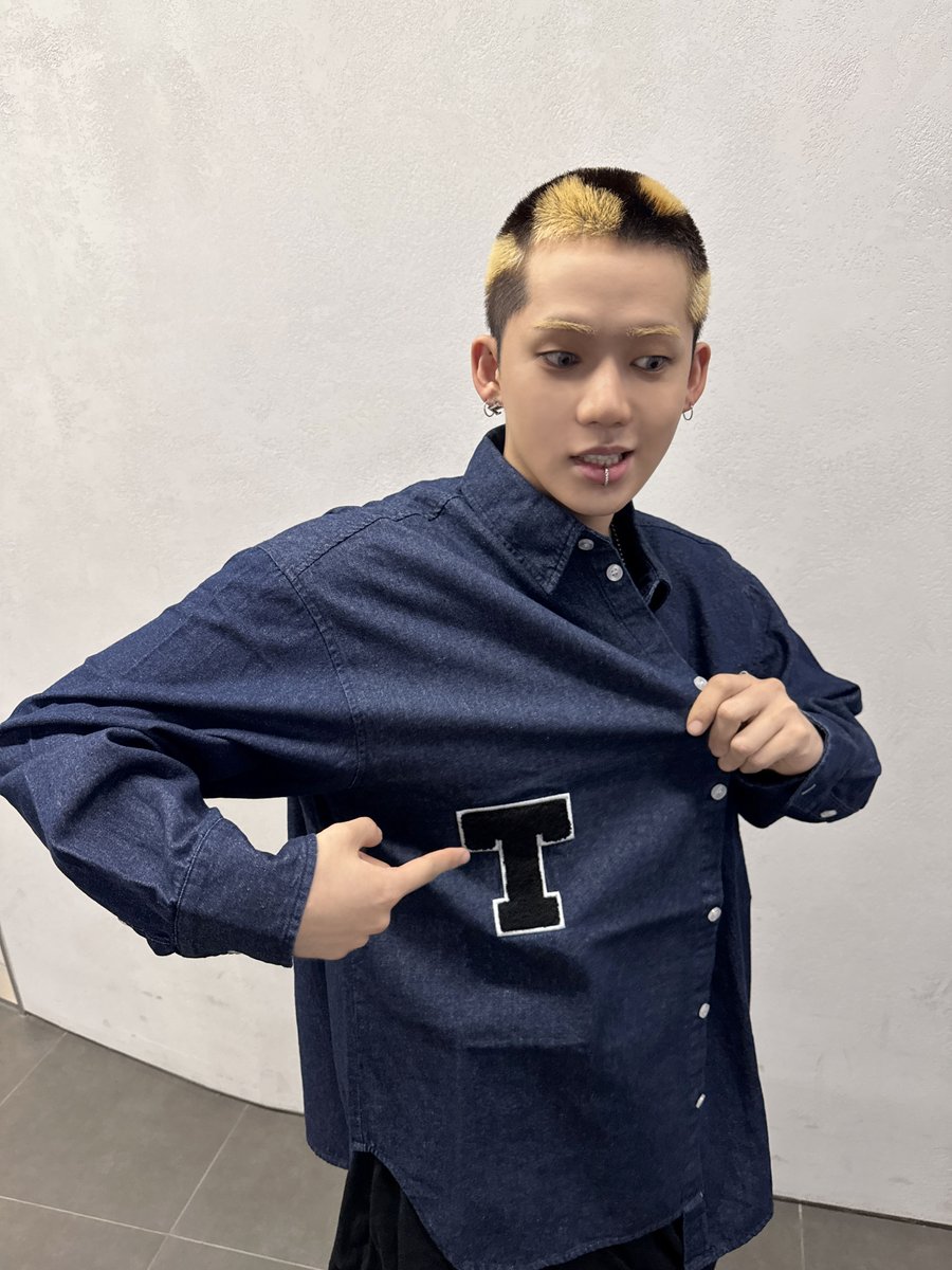choi hyunsuk in denim shirt pulse on goods 💙 #최현석