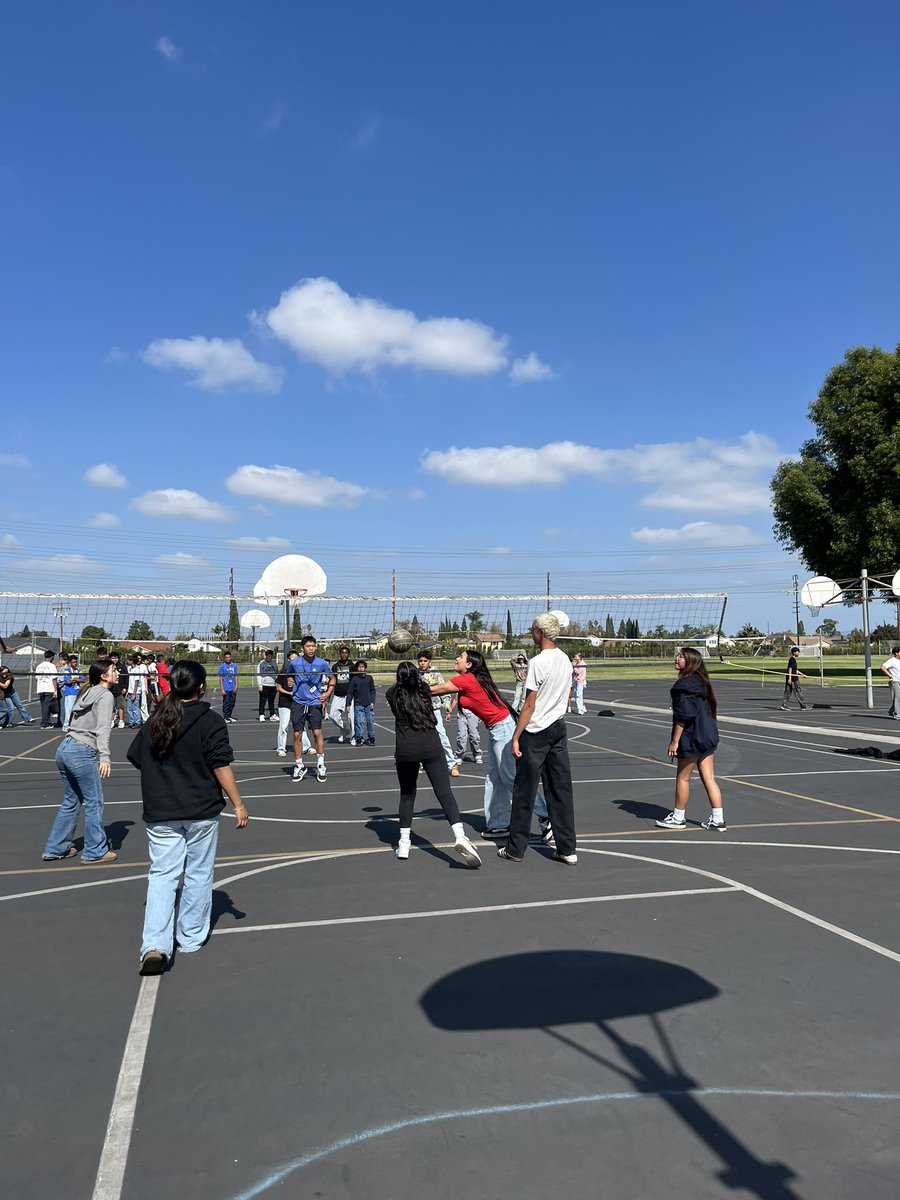 tetzlaff12351's tweet image. Servin up some Lunch Tournament action! #ABCUSD