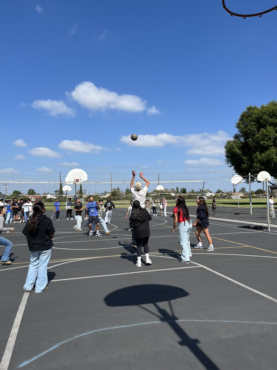 tetzlaff12351's tweet image. Servin up some Lunch Tournament action! #ABCUSD