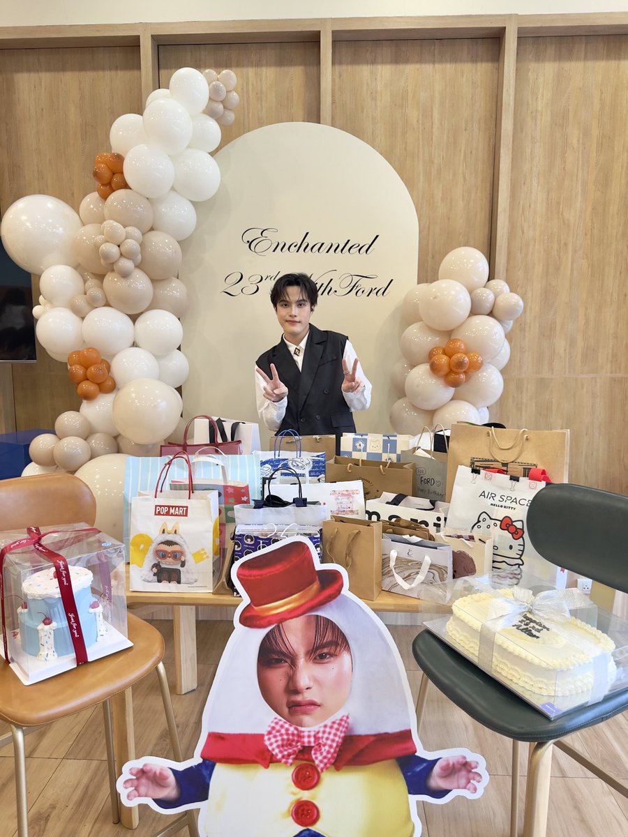 ffordful's tweet image. ขอบคุณทุกๆคนอีกรอบนะคับที่มาหากันนะคับ ดีใจมากๆ เลยที่ทุกคนยังคอยซัพพอร์ทและยังรอกันอยู่ รักทุกคนมานะคับทั้งที่มาหรือไม่มาก็ตาม ขอบคุณที่รอกันนะ 23 นี้จะเป็นปีที่พิเศษและทำอะไรพิเศษๆให้ทุกคนแน่นอนคับ #ComFordZone
