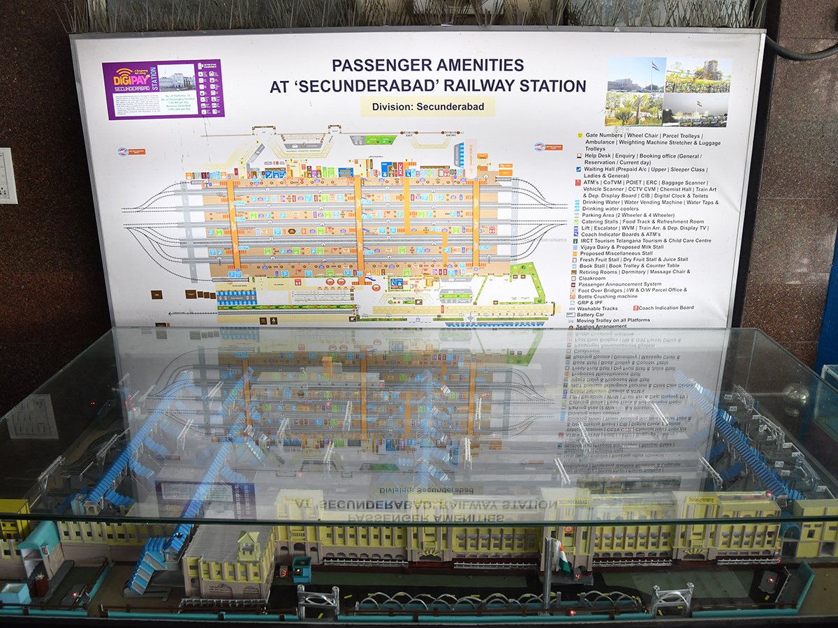 abhinavaduri9's tweet image. #Secunderabad #Railway Station
Redevelopment works are in full swing —new holding areas at Gates 2 & 4, a FOB towards Rathifile Bus Station, and a new Exit Gate 5 near West Metro Station
Daily footfall up from 1.34L to 1.84L.🔹92 CCTV cams🔹20 ticket machines
📸: Sakshi