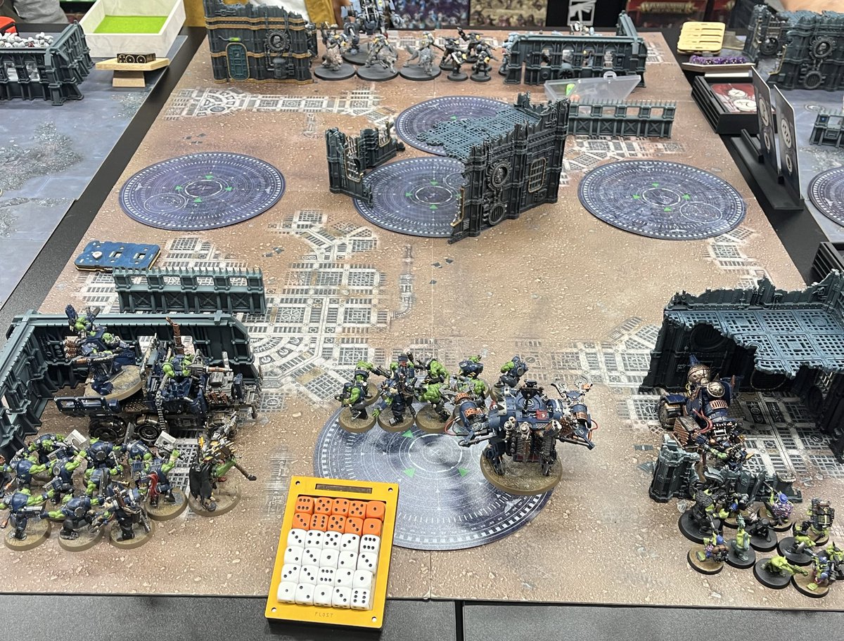 bon2msg's tweet image. だいぶお久しぶりの40k！バラ弾1発で散る、命の安い世界😫
スペースウルフと殴ったり撃たれたりしてイチャイチャさせて貰いました〜
やっぱりユニット内の武器統一しないと処理がメンドイかな💦

#ウォーハンマー40k