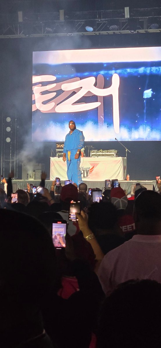 donaldcambric's tweet image. Man Columbus yall showed up and turned out, it was a mf'n time #jeezy #2chains
@Jeezy @2chainz