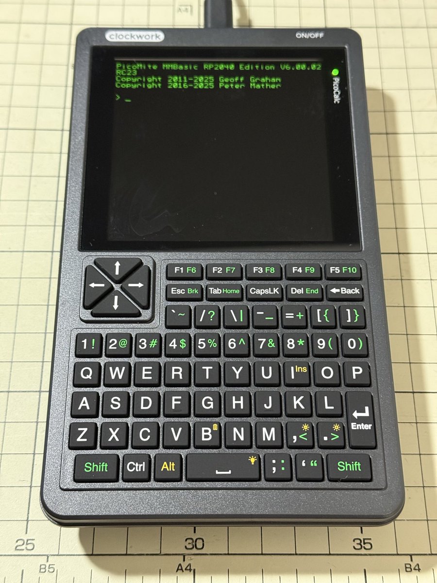 halasun's tweet image. 一週間以上前に届いてたけど、忙しくて手付かずだったのをやっと組み立て。バッテリーを用意してなかったので、とりあえずUSB給電でLCDに問題ないかチェック。 #PicoCalc