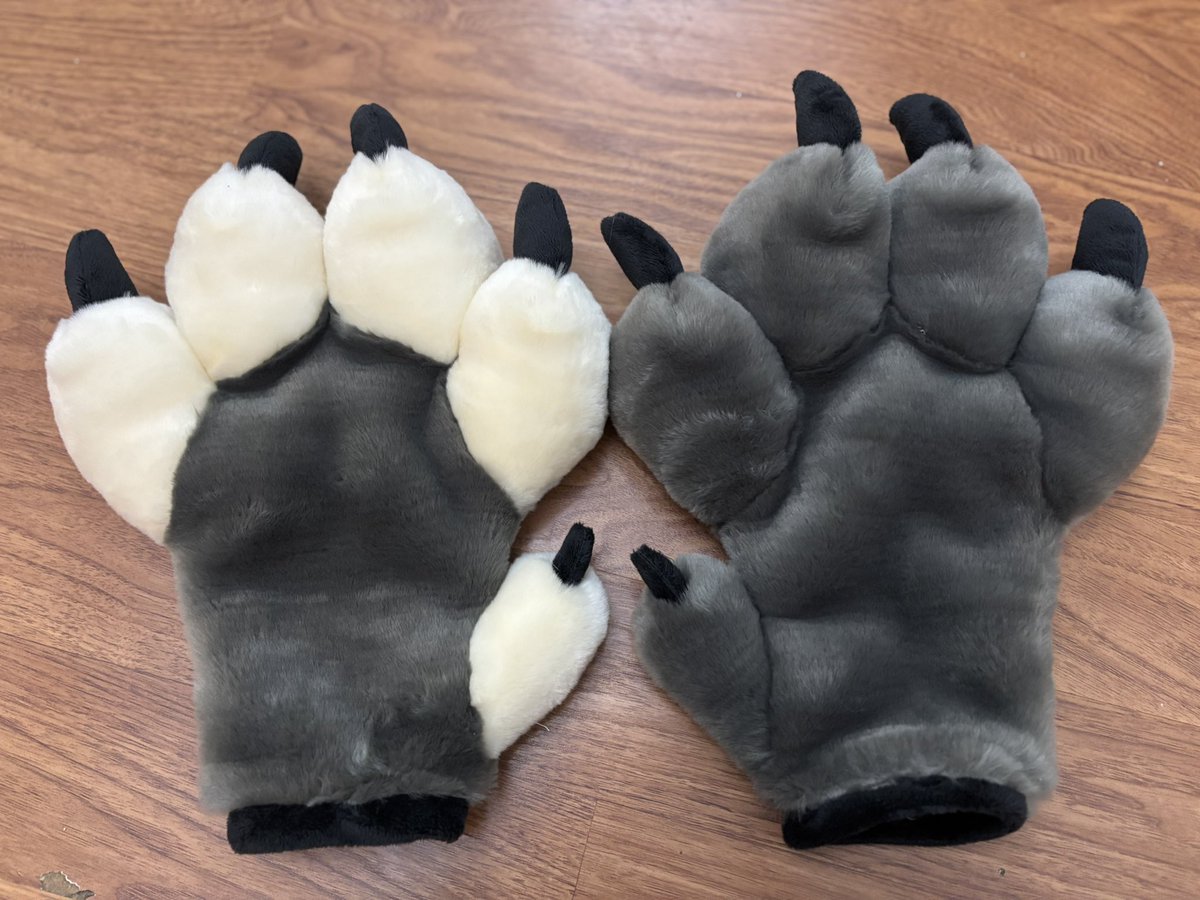 Check out my new paws by my good friend <a href="/Keythekarat/">Nova & Key @????</a> 💖

Nice and big and super soft too 😘🤭