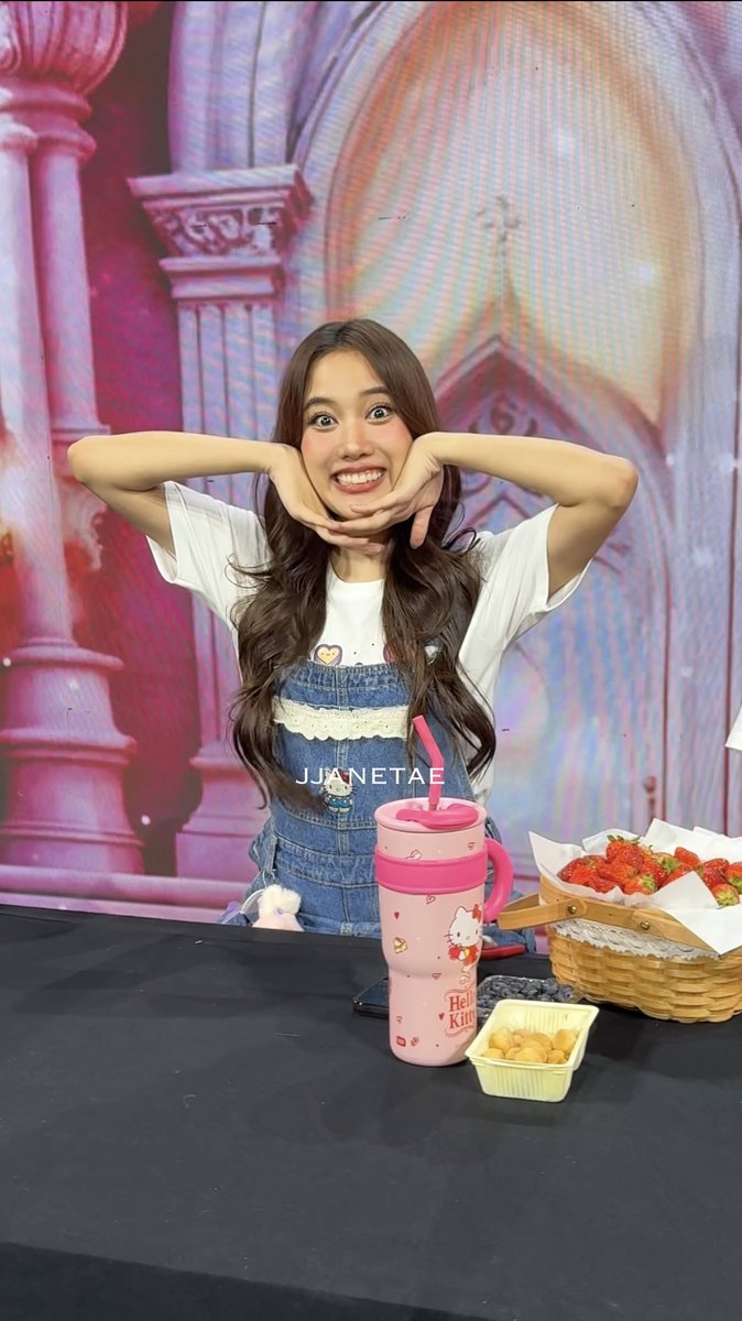 77_tinan's tweet image. Cute as hell
