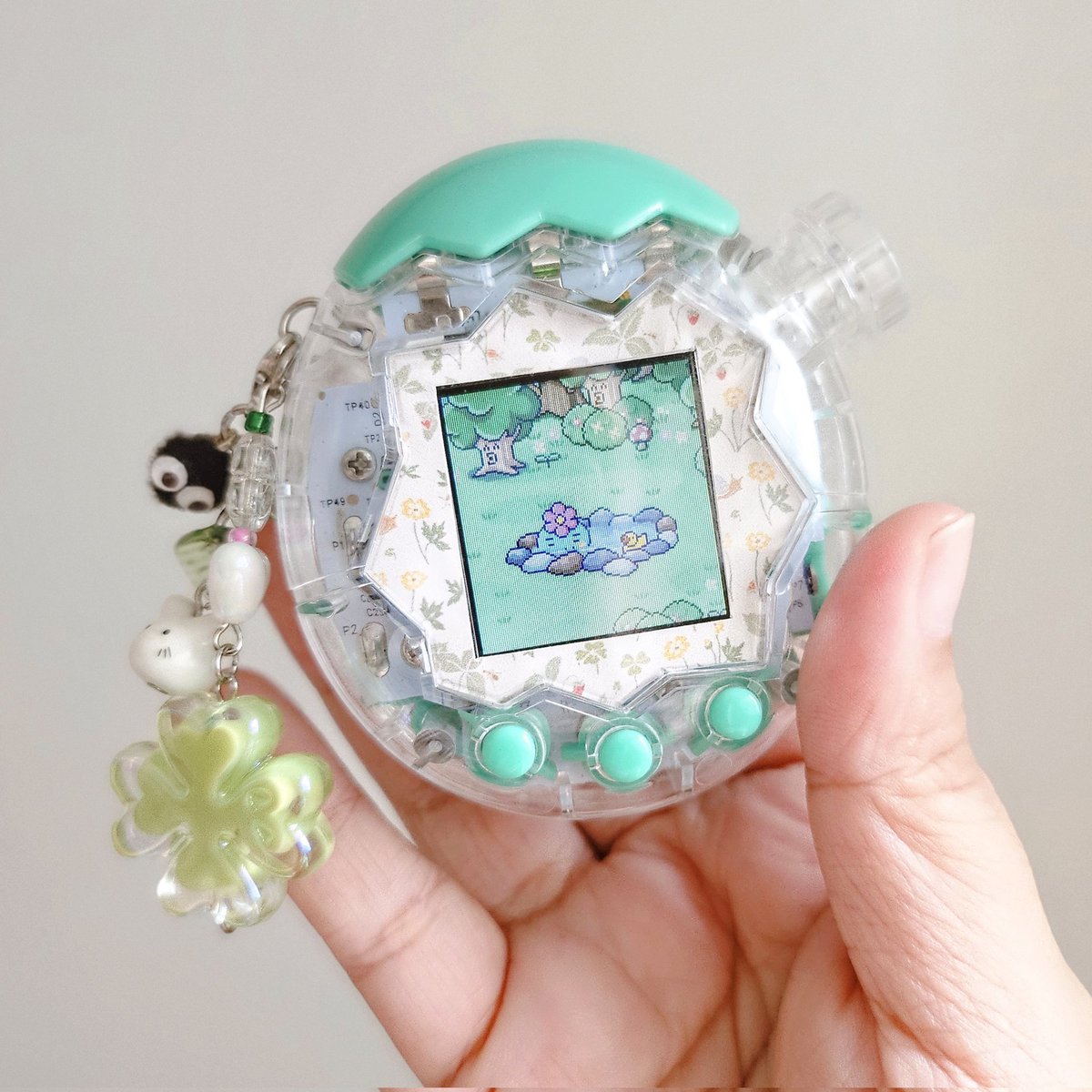 oywo @ stickercon 87 tweet media