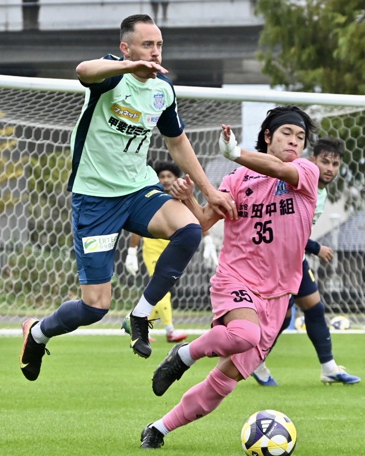 ヴァンフォーレ甲府　柏好文選手使用サイン入りスパイク ヴァンフォーレ甲府 柏好文選手使用サイン入りスパイク - メルカリ