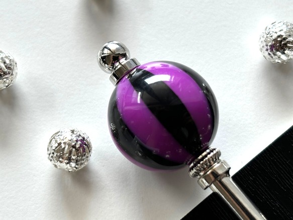 KanaBeadsGarden's tweet image. 再販追加
【かんざし　紫と黒の縞模様の大玉ビーズ　ハロウィン　パープル　ブラック　秋　一本簪　一本挿し　0212】

ハンドメイド、クリエイター作品のマーケットプレイス Creema creema.jp/item/18214940/… @Creema_jp