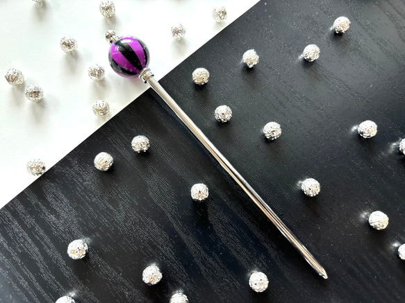 KanaBeadsGarden's tweet image. 再販追加
【かんざし　紫と黒の縞模様の大玉ビーズ　ハロウィン　パープル　ブラック　秋　一本簪　一本挿し　0212】

ハンドメイド、クリエイター作品のマーケットプレイス Creema creema.jp/item/18214940/… @Creema_jp