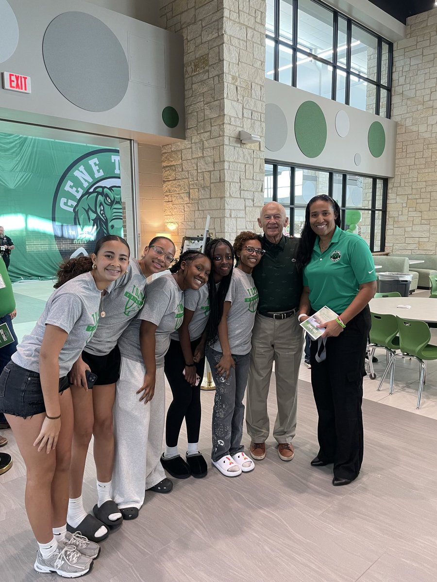 CoachCJamerson1's tweet photo. A great day at The Swamp as we dedicated our awesome high school &amp; celebrated our namesake, The Mr. Gene Tomas! 💚🖤🤍 @GeneTomasHS It’s an honor to be a Gator! Shout out to The Mrs. Tomas for being the rock! https://t.co/RPOUECTvND