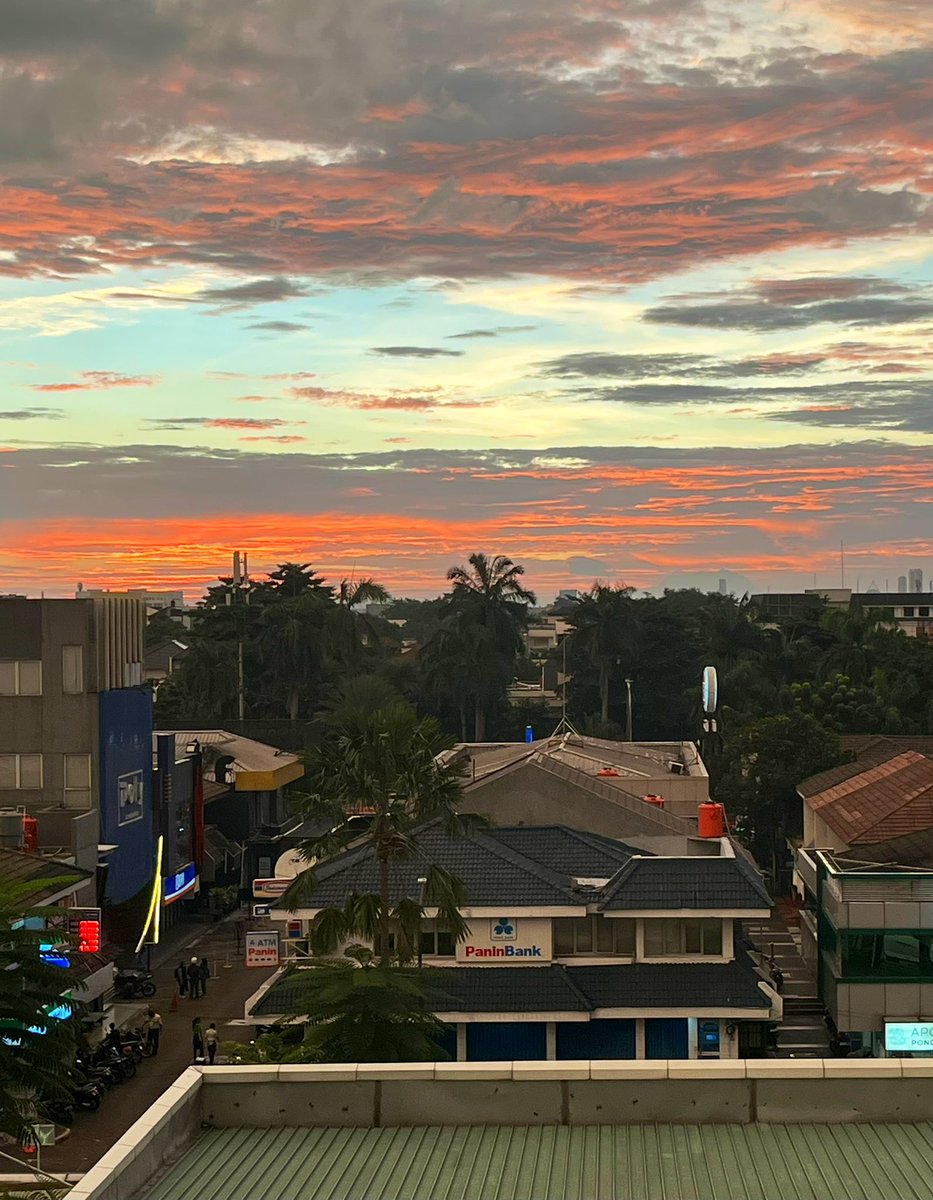 biasalahanakmud's tweet photo. patah hatinya orang dewasa itu ternyata pas liat anak diopname. disadarkan kalau dunia gak akan peduli kamu ada atau nggak, tapi anak akan inget selamanya siapa yang ada &amp; gak ada pas lagi sakit. https://t.co/TZdmT35HfJ