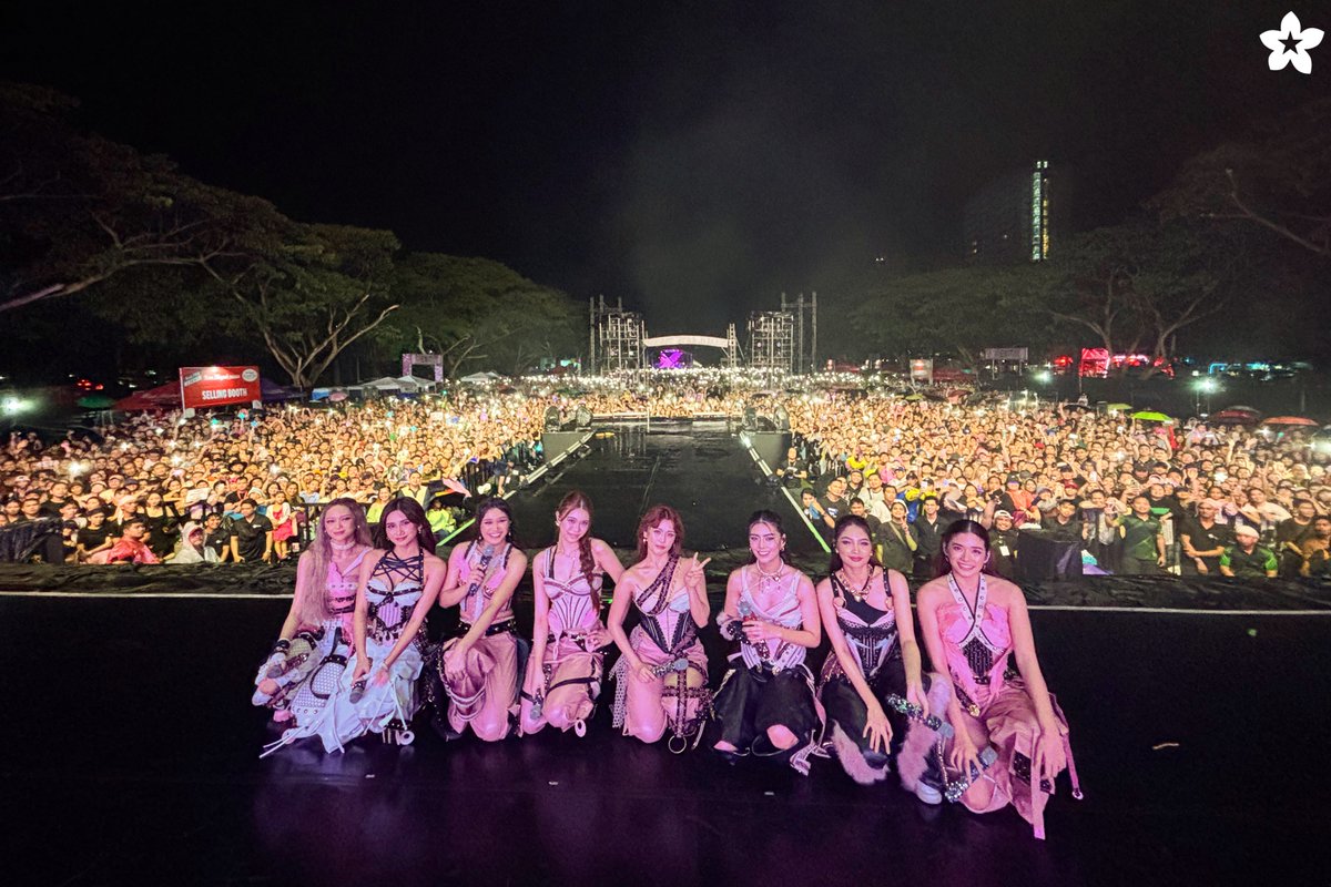 BINI_ph's tweet photo. DABAWENYOS, YOU ATE THAT UP!!! Daghang salamat for giving us your all at #AuroraDavao2025! 🙌🏻😍

Salamat sa pag-kanta, pag-sayaw, ug pakig-vibe kauban namo bisan sa kakusog sa ulan…among nabati ang kainit sa inyong gugma! 💖

Big thanks to Epic Events for having us! Until next time, Davao! 

#BINIatAuroraMusicFestDVO2025
#BINI #Aurora2025