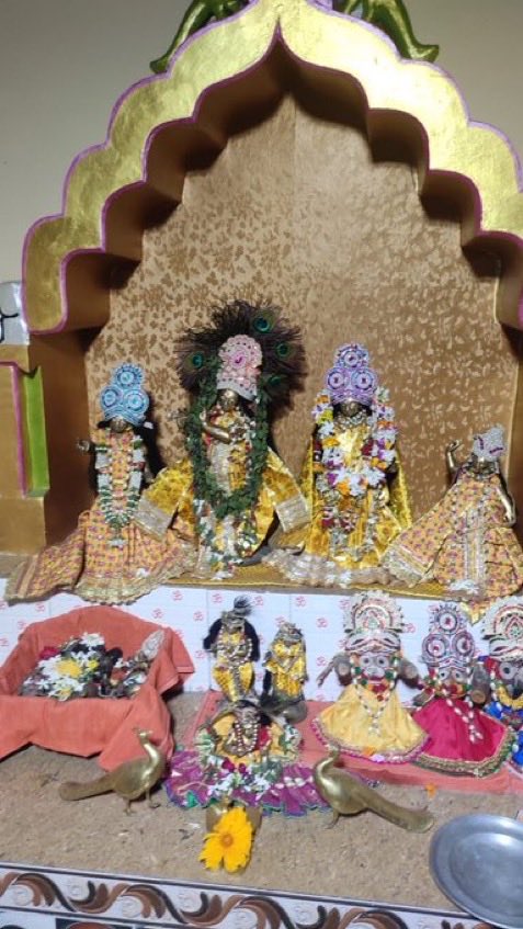 paramdisciples's tweet image. Hare Krishna Hare Krishna 
Krishna Krishna Hare Hare 
Hare Ram Hare Ram 
Ram Ram Hare Hare