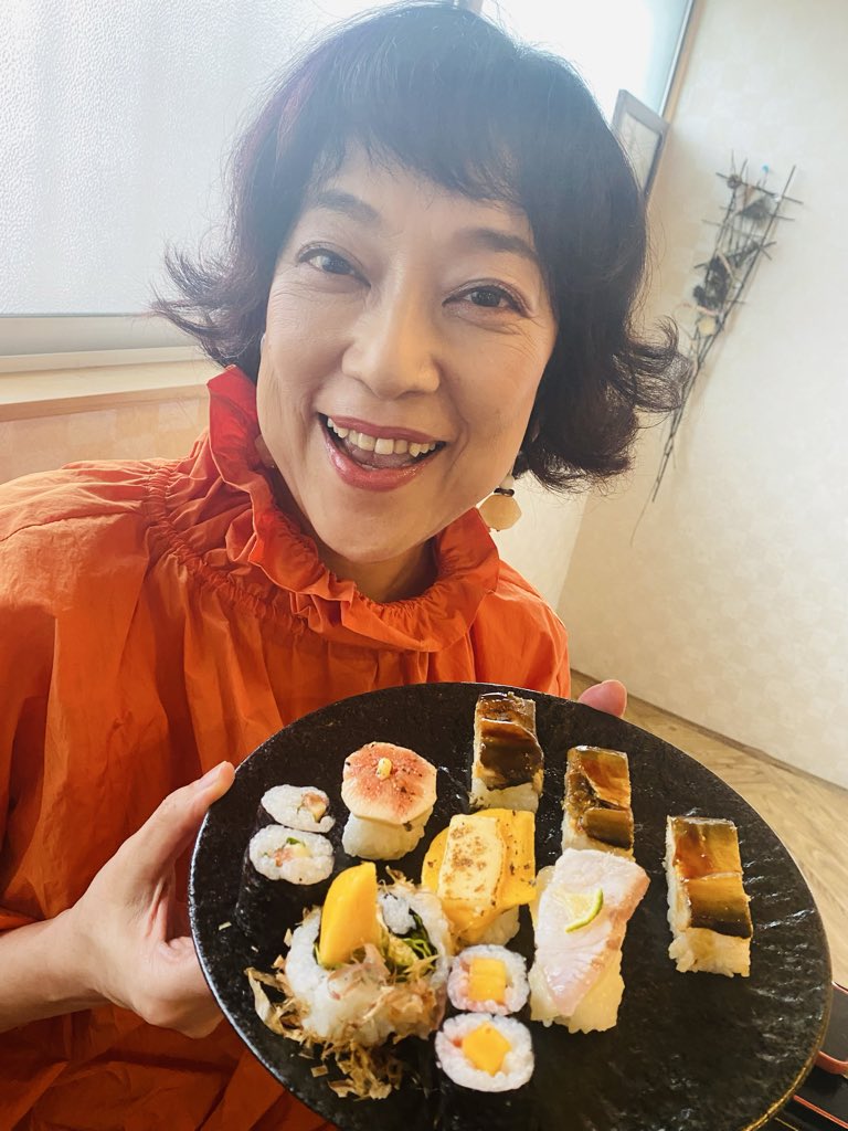 Ricomotion_Inc's tweet photo. 本日、紀の川市「青洲まつり」にお邪魔いたします⸝⋆⸝⋆

「力寿し」で果樹王国わかやまのフルーツ寿司を頂きました┈┈┈••✼
はじめてのお味で美味しかったー♪

#楠見薫 https://t.co/wP5dxQ1UT5