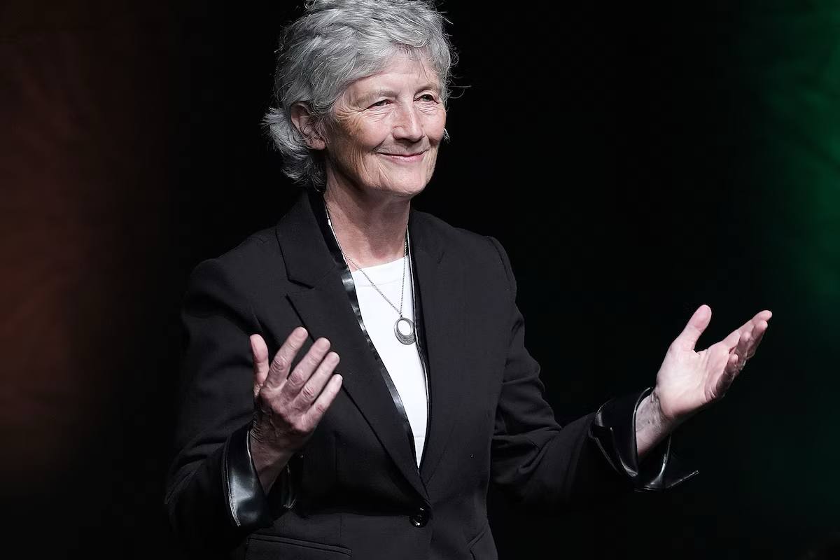 İrlanda cumhurbaşkanlığını ezici bir çoğunlukla (%63 oyla) kazanan Catherine Connolly:

"Tarih 7 Ekim'de başlamadı. İsrail rejiminin işlediği sayısız vahşetin geçmişine dikkat çekmek önemli. Batılı ülkelerin Hamas hakkında hiçbir söz hakkı olmamalı. Soykırımı durdurmalılar.