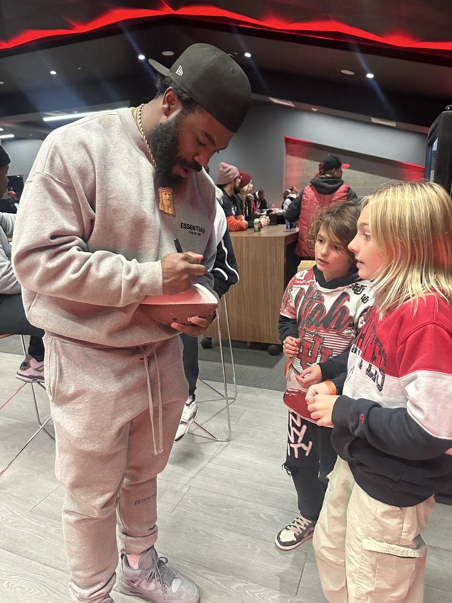 camjamholt's tweet photo. Shoutout to two Ute legends… you made my son’s night! Thanks @SteveSmithSr89 and @PresMoss2 https://t.co/fgsLSMGUyc