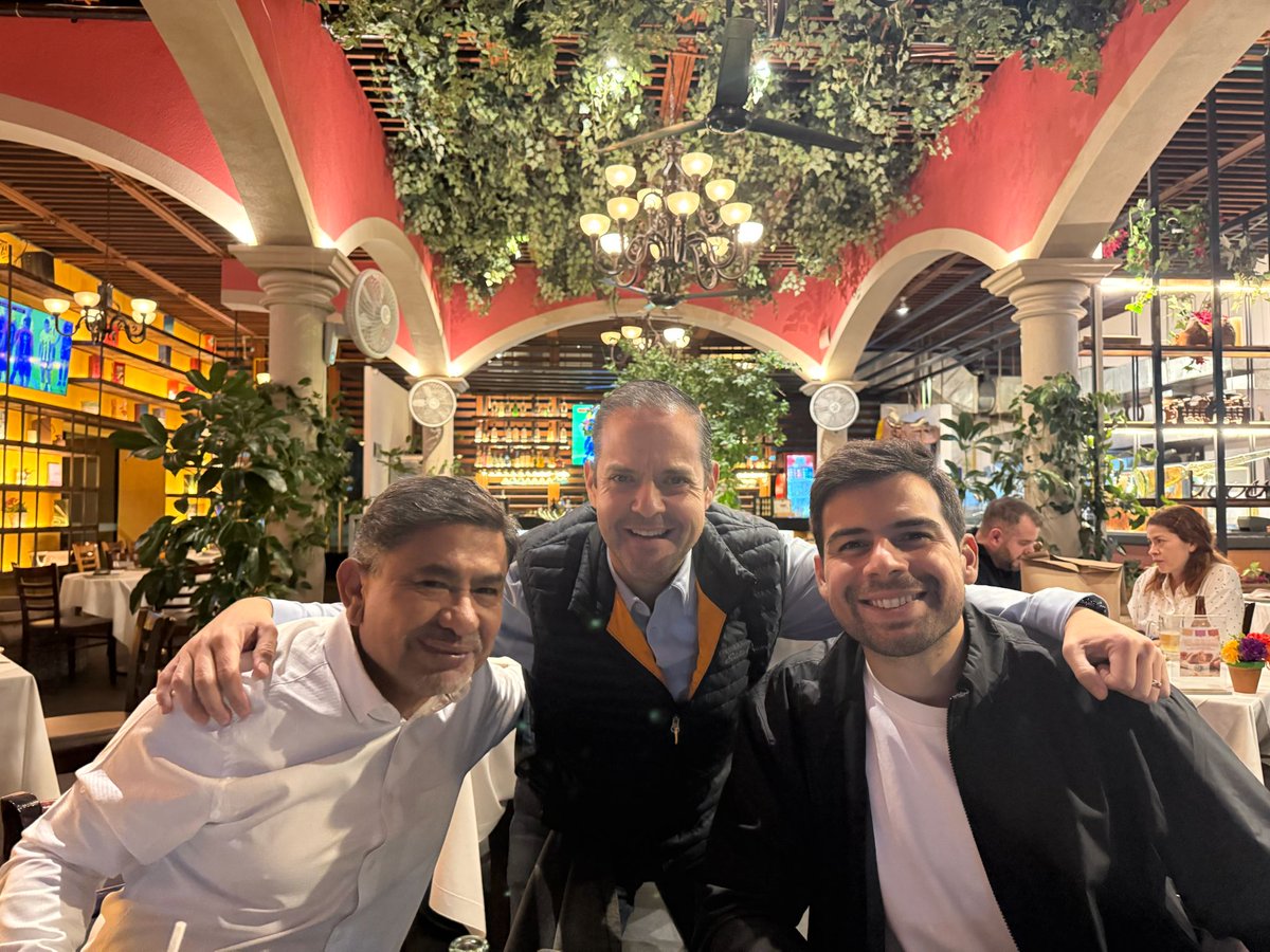 Muy buena reunión con mis amigos, el senador <a href="/homerodav/">Homero Davis Castro</a> y el diputado <a href="/ManuelCotaBCS/">Manuel Cota Cárdenas</a> en equipo por #BCS. #SomosVerdes