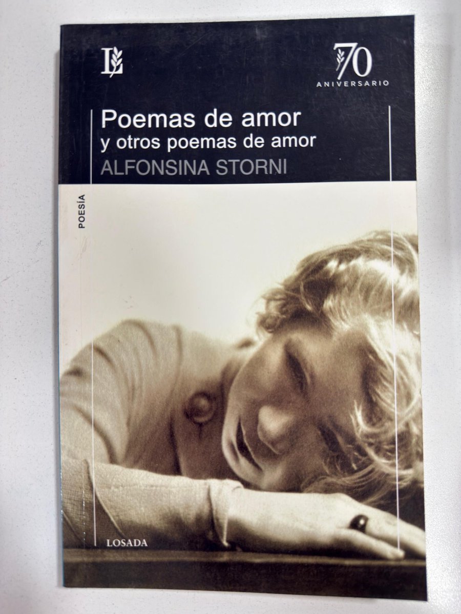 "Pienso si lo que estoy viviendo no es un sueño. Y Pienso si no me despertaré dentro de un instante. Y Pienso si no seré arrojada a la vida como antes de quererte. Y Pienso si no me obligarás a vagar de nuevo, de alma en alma, sin encontrarte".

Alfonsina Storni.
