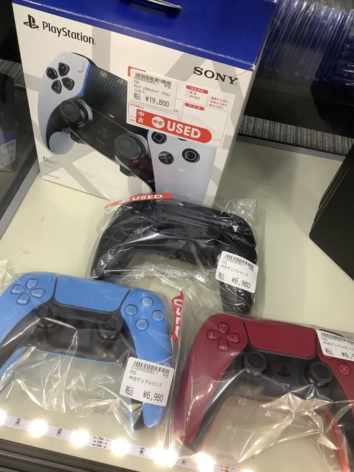 中古デュアルセンス🎮在庫ございます！
￥6,980(税込)　※10/26時点
人気商品の為、すぐに売り切れる場合もございますので、お早目に！！