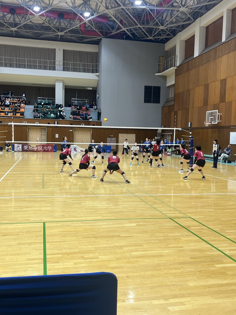 tokai_vb's tweet image. 【2025年度 東海秋季女子リーグ戦 入替戦】
AorBorCorDコート第2試合
南山大学(2部7位)vs静岡大学(3部2位)
25-16
24-26
25-13
25-19
セットカウント3-1
南山大学の勝利です!
南山大学 2部残留
静岡大学 3部残留