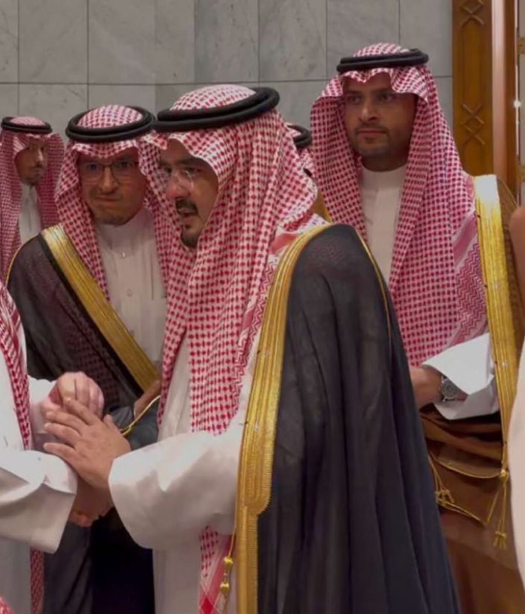 📸 | الأمير #عبدالعزيز_بن_فهد 
مع ابن اخيه 
وزير الدولة
الأمير تركي بن محمد بن فهد 
وابن عمه
الأمير فيصل بن عبدالعزيز بن فرحان 
حفظهم الله ورعاهم ❤️🙏🏻