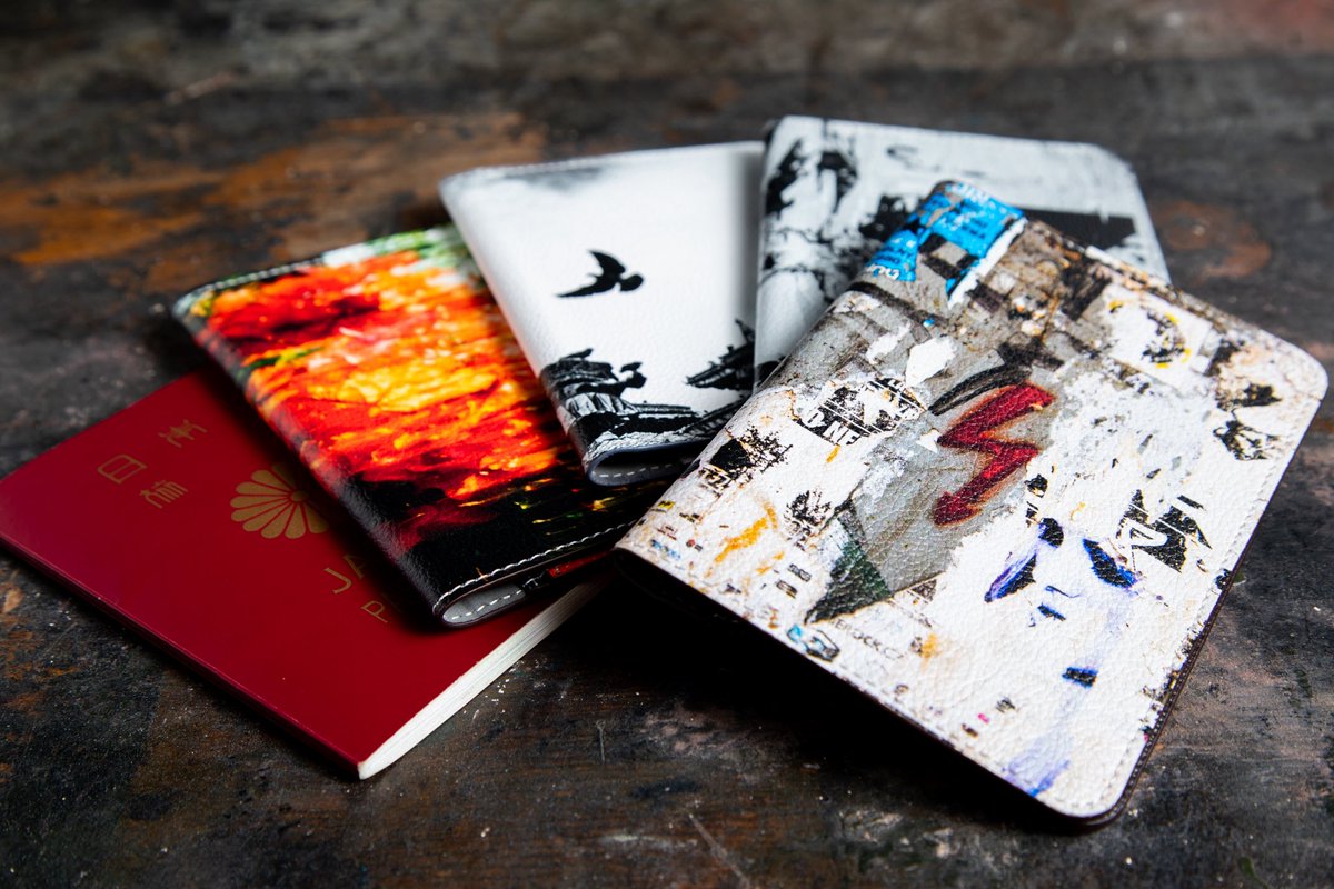 jojiphoto's tweet image. 本日、初台での個展最終日です
パスポートカバーのサンプルも見れますー
これから19時まで在廊もしてますので
ぜひ！

📍 東京都渋谷区初台１丁目３６−１