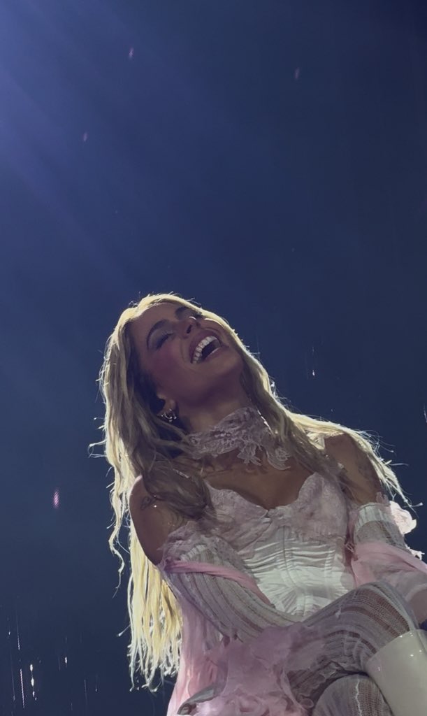 LO FELIZ QUE ELLA ESTABA