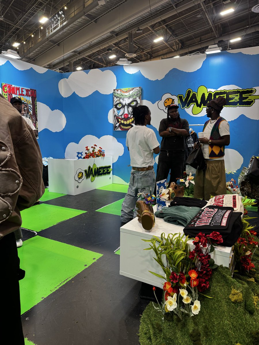 I’m at Complexcon ! Pull up on me tomorrow booth F28