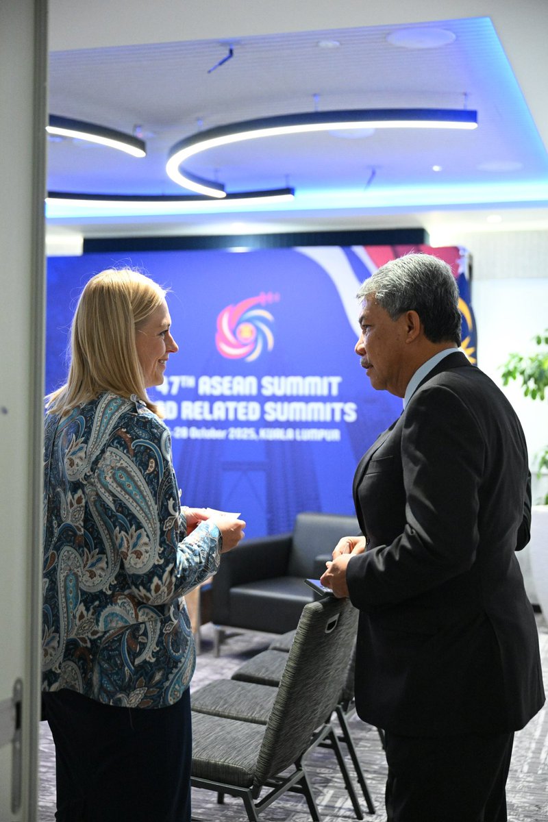 elinavaltonen's tweet image. Thank you, Mohamad Hasan, Foreign Minister of Malaysia, for your leadership in the role as ASEAN chair.

Finland and Malaysia enjoy strong relations with great potential to deepen cooperation. 🇫🇮🇲🇾