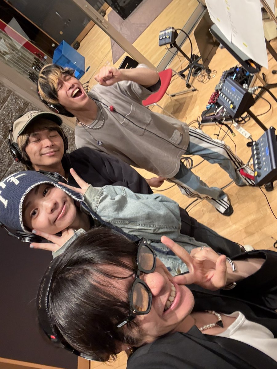 kotetu1660's tweet image. 1st Album『PERSONA』
M5.「KNOCK KNOCK」
@NCT_OFFICIAL_JP 
バンドメンバーとYUTAで
一緒に作り上げた1曲。
自信がない時、不安な時、元気が出ない時——
この曲を聴いたら“何でもできる”って思えるような、熱くてエネルギッシュな楽曲です。
たくさん聴いてください🔥🍒…