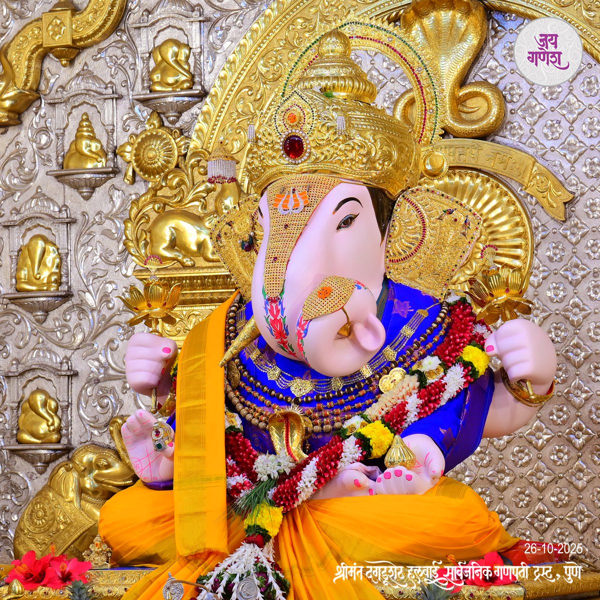 DagdushethG's tweet image. ’तूच एक शाश्वत सत्य, म्हणून आलो तुझिया दारी,
जन्मोजन्मी तुझा वास वसो अंतरात, हीच आस उरी’
.
.
.
.
.
.
#shrimant #dagdusheth #shrimantdagdushethhalwaiganpati #ganpati #ganpatibappa #pune #maharashtra #bappa