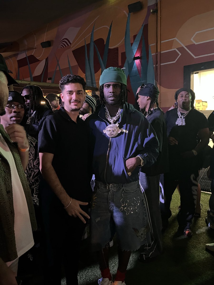 traqzin's tweet image. Met @ChiefKeef