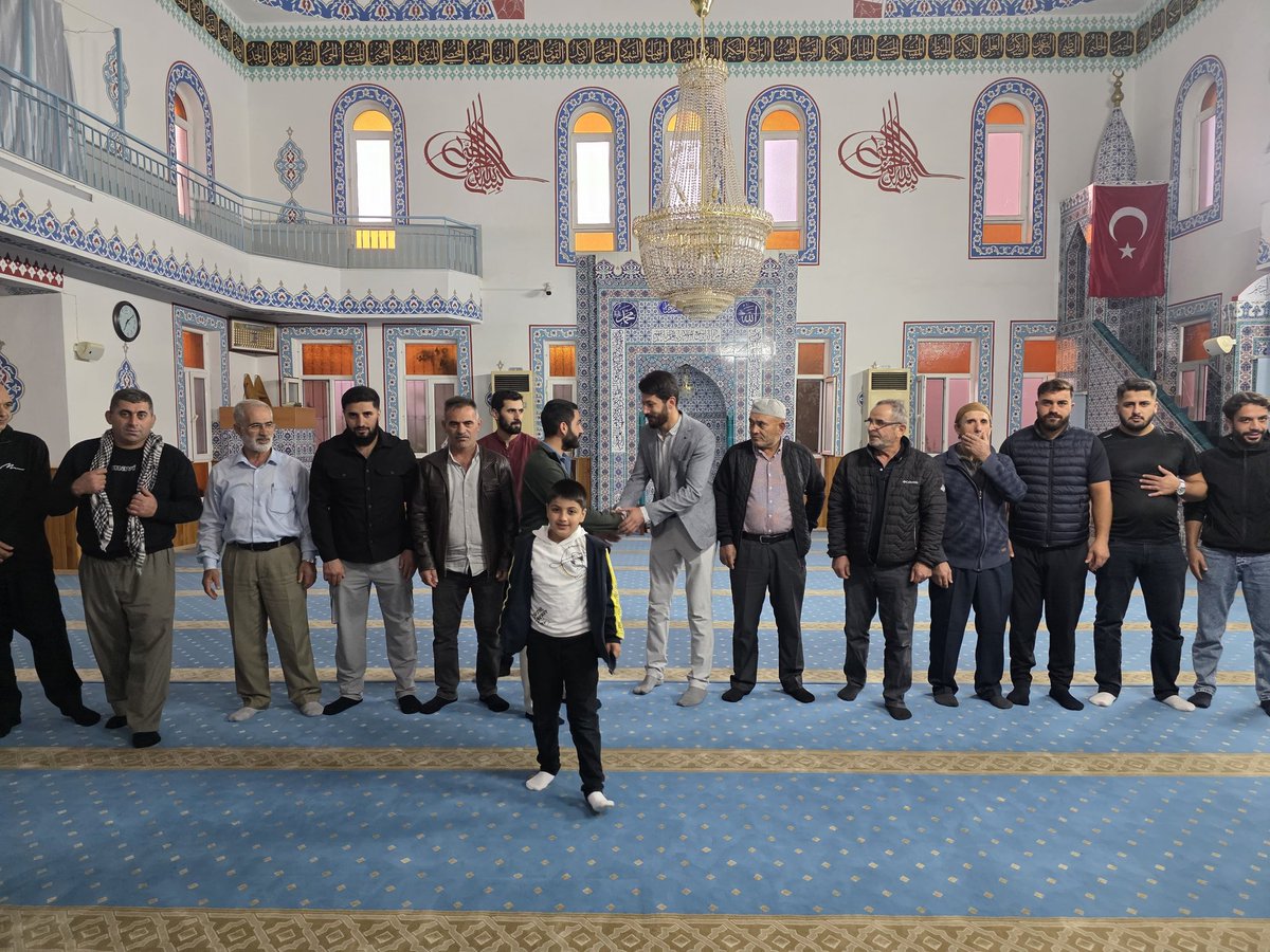 HurGenclik07's tweet photo. Her kim sabah namazına gelir birlikte cemaat ile namazı eda ederse o Allah'ın zimmetindedir. Allah'ın koruması altındadır.(Hadis)

Sabah namazında oluşturduğumuz gönül sofrasında bir araya geldik.

Katılım sağlayan hür gençlik ve  cemate teşekkür ediyor Allah kabul etsin diyoruz. https://t.co/32OCo9vUwG
