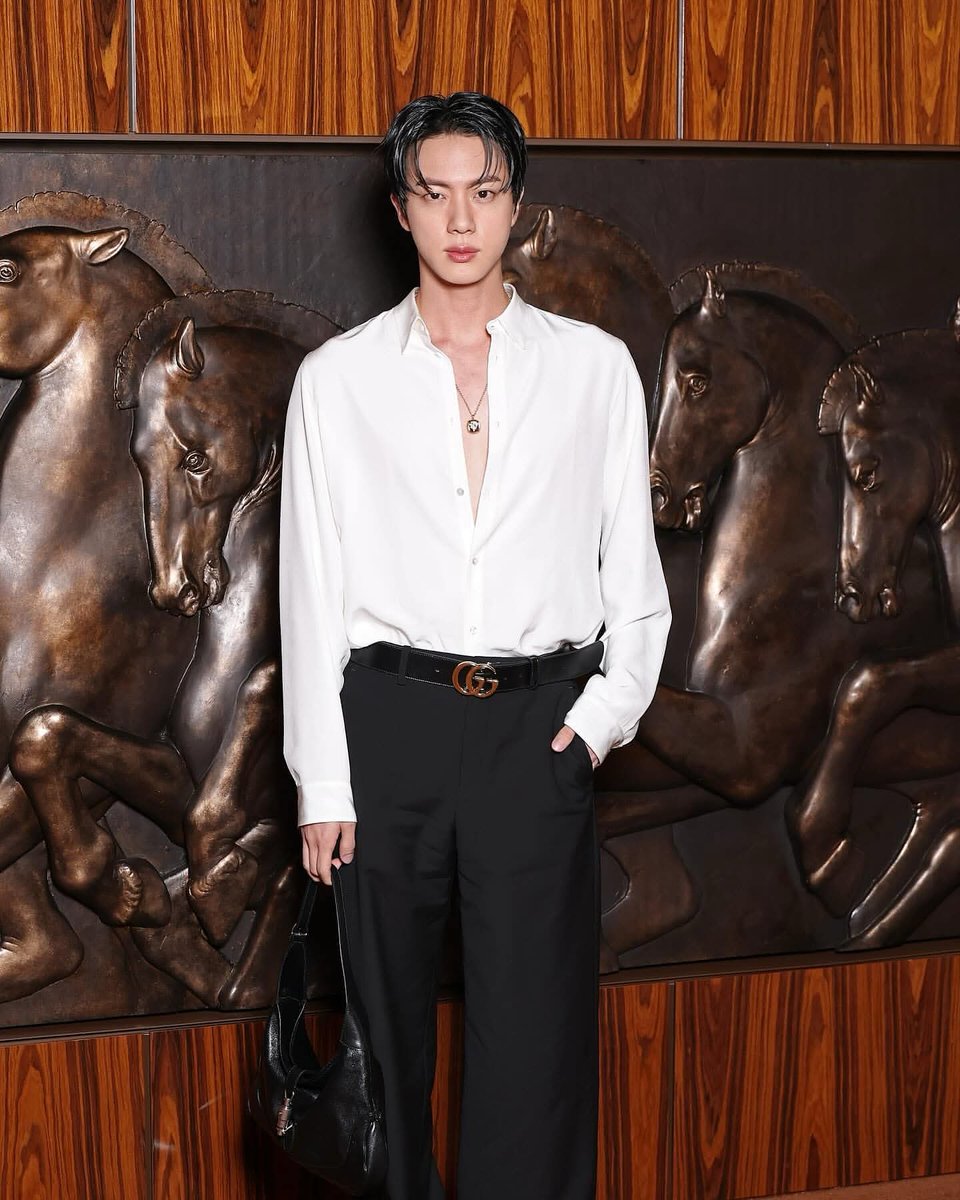 phylea's tweet image. I vote for #JIN for the #2025MAMAVOTE