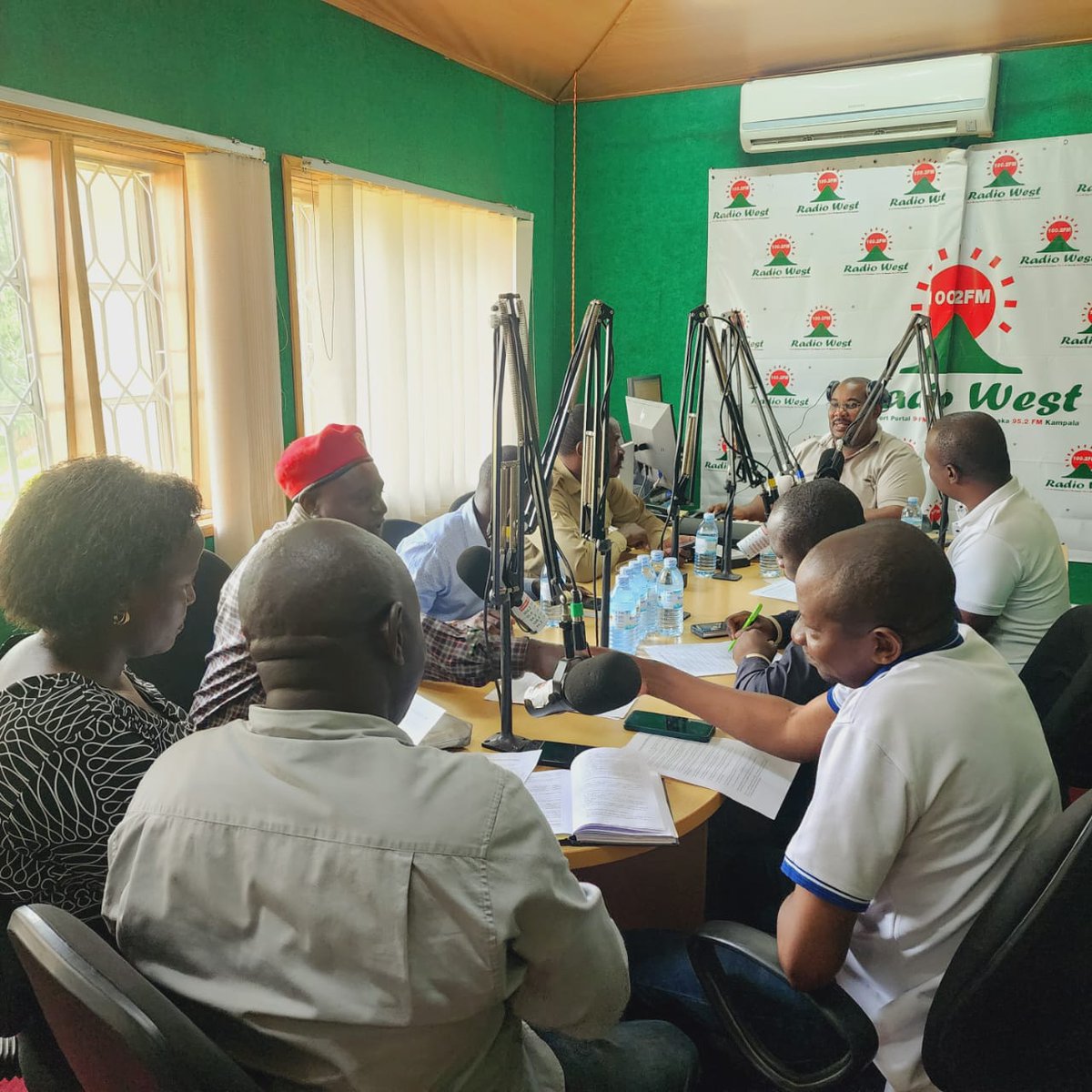 <a href="/radiowestug/">Gamba Mpurire</a> The just concluded nominations of parliamentary seats, most seats attracted more than 2 contestants. Why are we having ahuge no of candidates? Are people disappointed in the current crop of leaders? Is it abt money or will 2 serve?
What parliament should we expect?