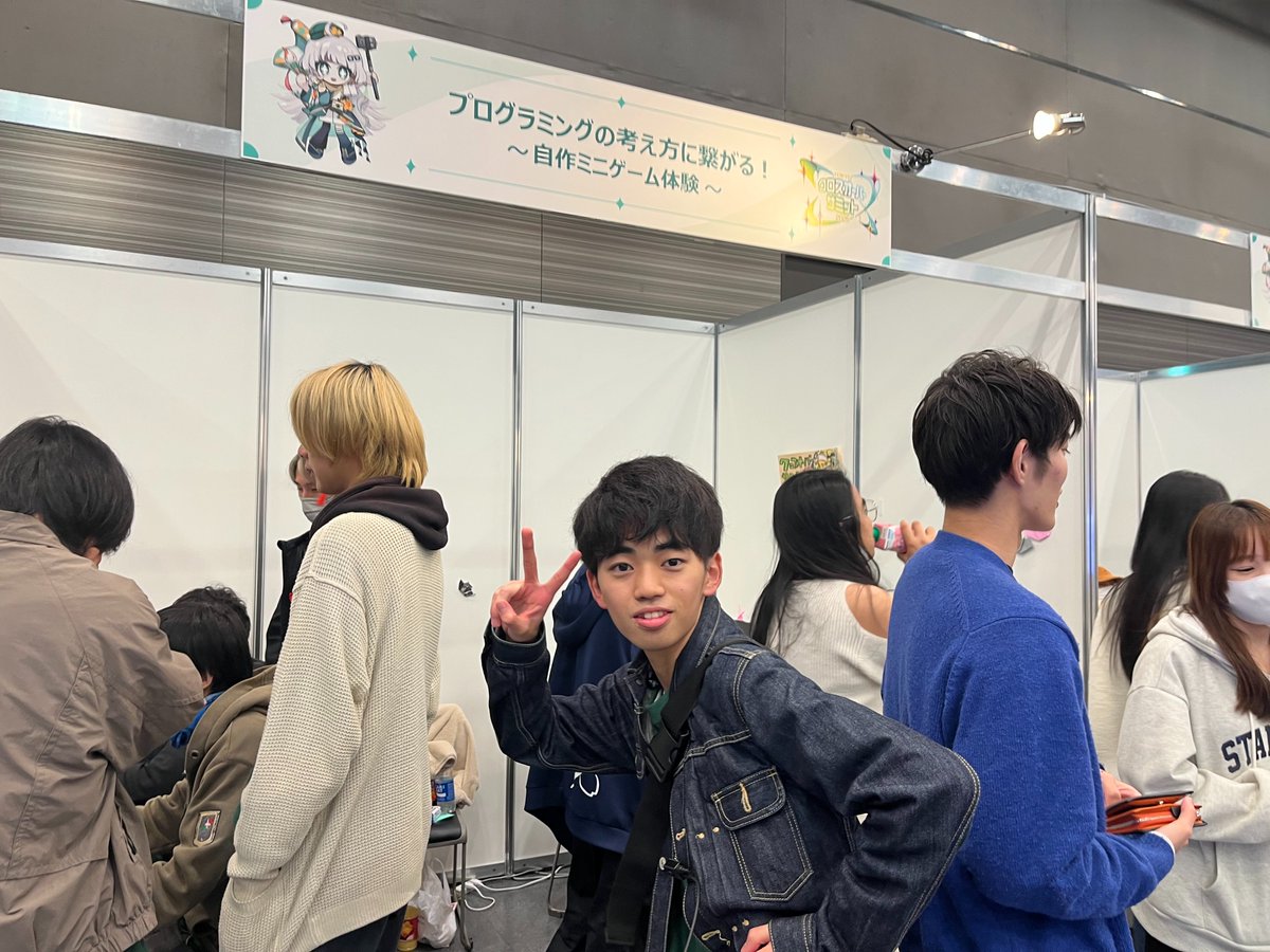 本日まで21世紀アカデメイアの東京地区系列校合同で学園祭（クロスオーバーサミット）を開催しています。
ITビジネス学科は有志でブースを出して自作ゲーム体験をやってます！ぜひ遊びに来てくださいね😄
#学園祭 #秋葉原 #21世紀アカデメイア #専門学校
