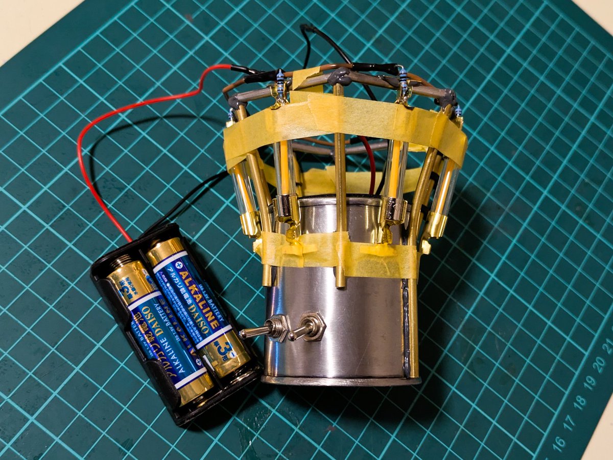 mstmst37's tweet image. JB WELDによるLED上部端子の硬化待ち、このあと最終でLED下部端子とボディアースと接合でフィニッシュなんだけど
これ⋯超重量級でテント内で吊るせるシロモノか?たわむ希ガス
#MST7号