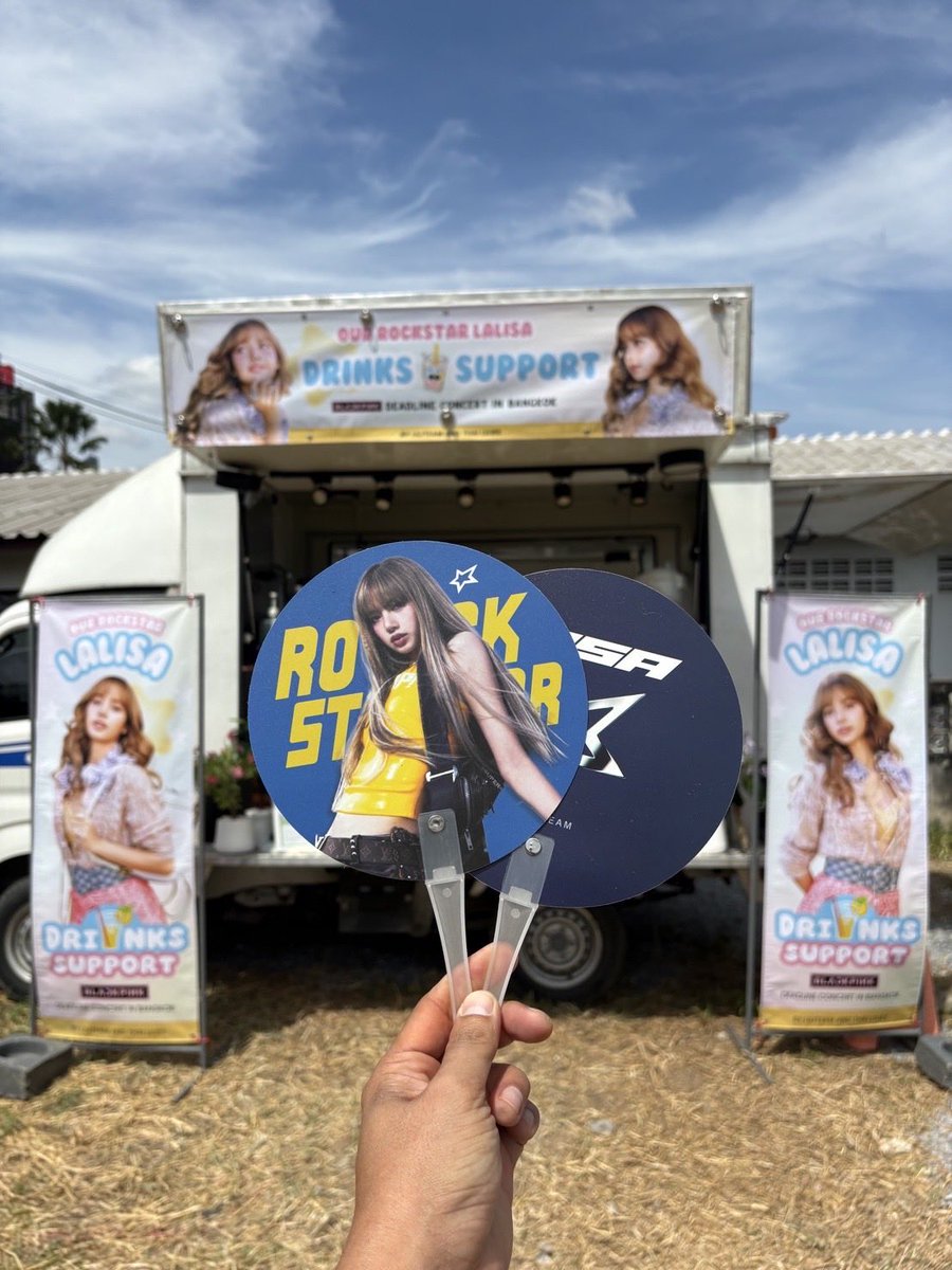 ร้านน้ำวันสุดท้ายตั้งเรียบร้อยแล้วค่า มารับเครื่องดื่มกับพัดได้เลยยยย😍 #DEADLINE_IN_BANGKOK