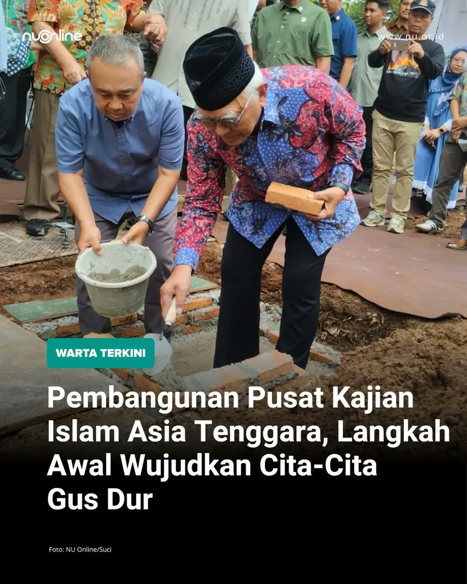 Keluarga besar KH Abdurrahman Wahid menggelar acata Peletakan Batu Pertama pembangunan Pusat Kajian Islam Asia Tenggara KH Abdurrahman Wahid, di Ciganjur, Jakarta Selatan, Sabtu (25/10/2025).

Dalam sambutannya, Nyai Sinta Nuriyah Wahid mengungkapkan bahwa acara tersebut