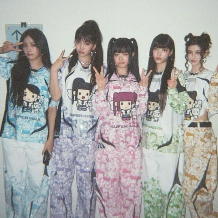 0108center's tweet image. We Support NJZ, whether i'm STAY or TOKKI. Does it really matter? Idols dedicate their lives and integrity for us. Don’t they deserve that we fight for their rights?
Let’s put the fights aside and support the girls who decided to raise their voices.
#WeSupportNJZ
#WeStandWithNJZ