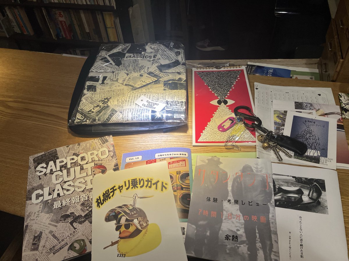 n80_m80's tweet image. いつものカフェにて2025年ネバマでの成果報告。
サッポロカルトクラシックスの怪文書にまつわる一連の面白い点をお店の主人にプレゼンしてたら、カウンター席で相席してた見知らぬ別のお客様さんが興味持ってくれたみたいで、フライヤーを渡して是非行くように薦めておきました。
#nmtb25