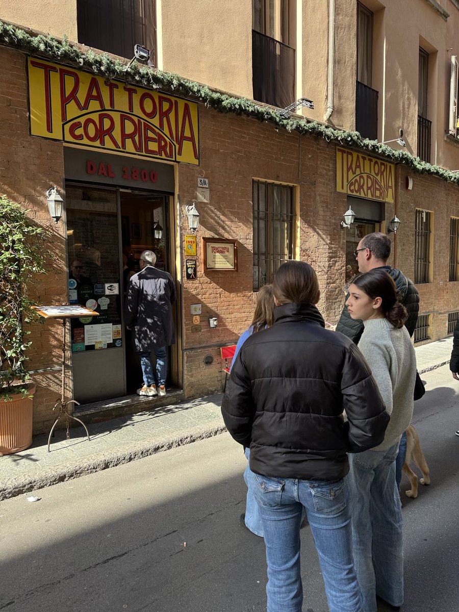 SaitoChung's tweet image. Ciao! Hit #Parma w wife’s pals from #Pavia and #Graffignana near #Milano The 225-year old trattoria could not fit a party of 8. But a pub had oh-so-good #prosciutto Supper: fresh #tortelli stuffed w #zucca #pumpkin n #ricotta #travel #italy ⁦⁦@IBDinvestors⁩