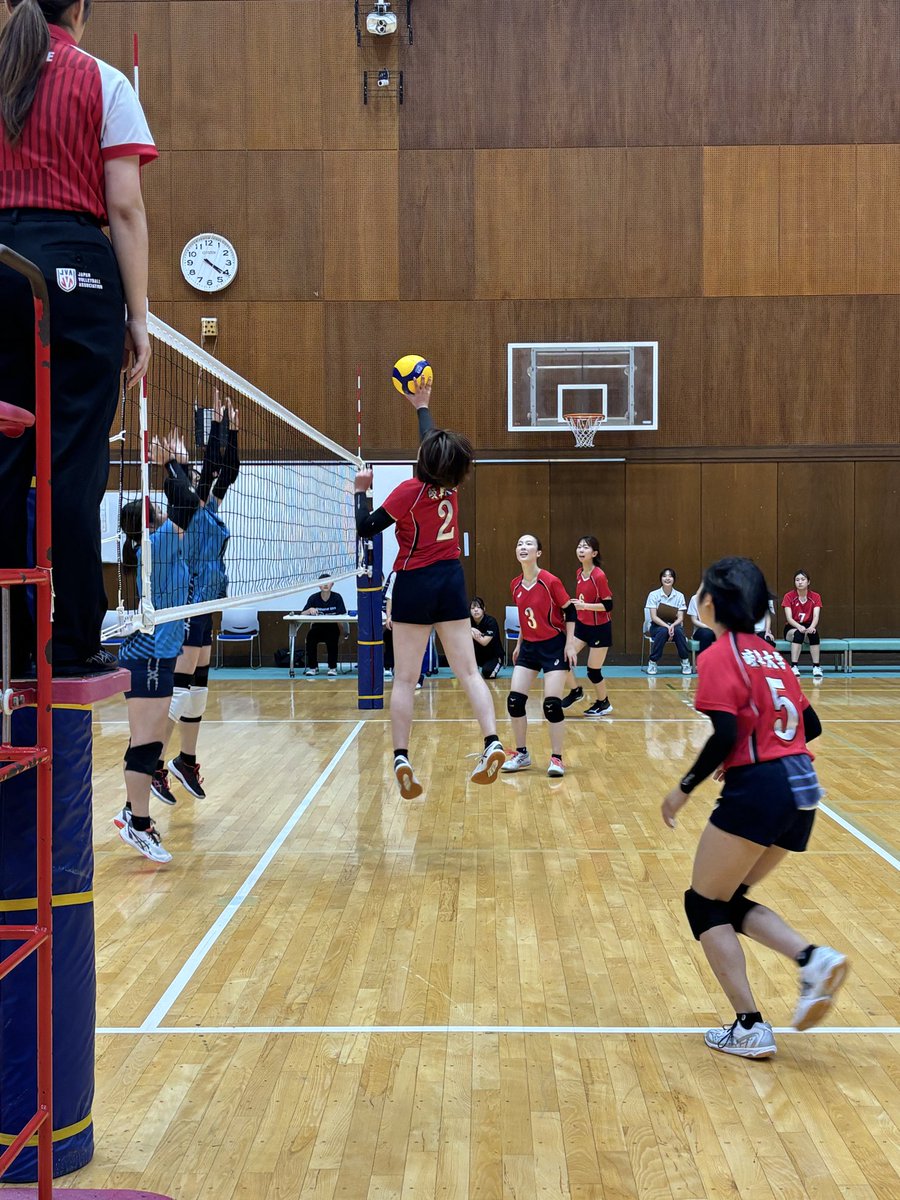 tokai_vb's tweet image. 2025年度 東海秋季女子リーグ戦入替戦
Bコート第4試合
高田短期大学(2部8位vs岐阜大学(3部1位)
14-25
13-25
20-25
セットカウント3-0岐阜大学の勝利です!
岐阜大学 2部昇格
高田短期大学 3部降格