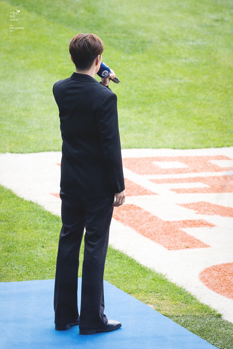 AutumnCS226's tweet image. 251026 한국시리즈 1차전
#비투비 #이창섭 #LEECHANGSUB